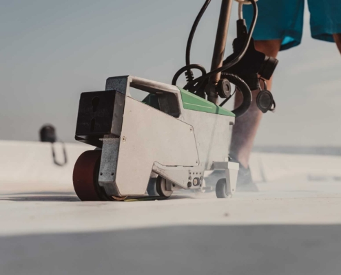 Roofing-using-a-TPO-welding-machine-on-roof